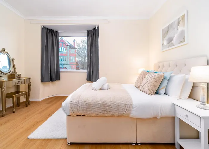 Luxury 3 Bedroom House - Harborne - Parking - Garden - Wifi & Netflix 122G