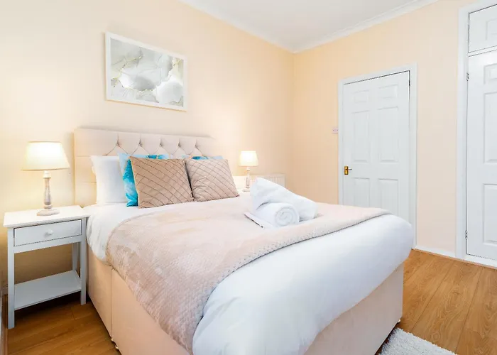 Luxury 3 Bedroom House - Harborne - Parking - Garden - Wifi & Netflix 122G